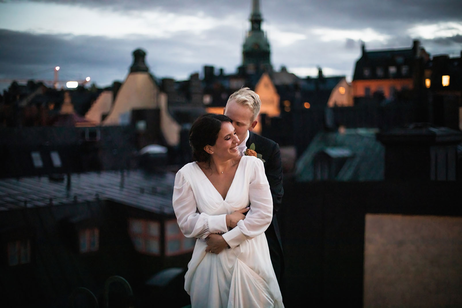 bröllop-fotograf-gamla-stan-rooftop-stockholm